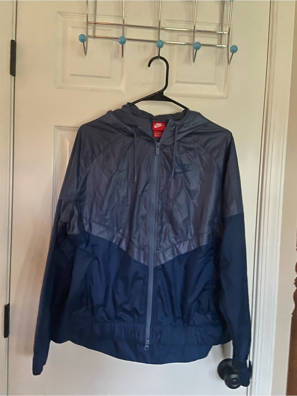 Like new Women’s two-tone Nike windbreaker with hood - Large